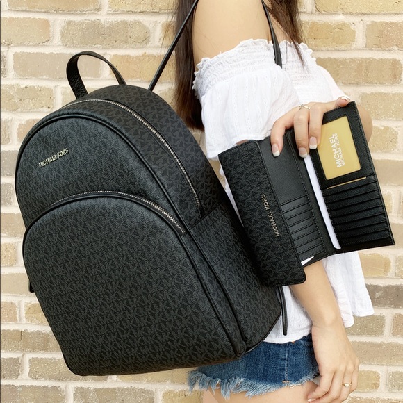 Bundle💕NWT Michael Kors Backpack &Wallet - Picture 2 of 4